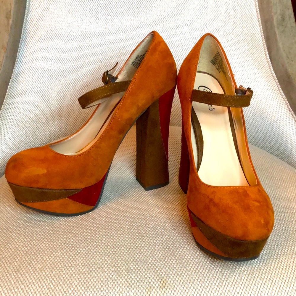 Burnt Orange Multi Color Faux Suede Platform heel size 8m. Candies brand Funky!